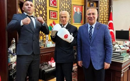 Bahçeli’nin boks eldivenli pozu neden gündem oldu? Ziyaretin perde arkası ve mesajları