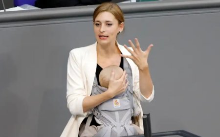 Alman Meclisinde Bir İlk: Vekil Steinmüller bebeğiyle kürsüde konuştu