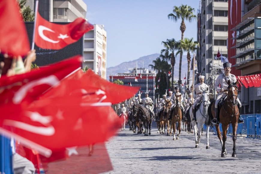 İzmir'in Kurtuluşu Coşkuyla Kutlandı: 103 Yıllık Zafer Ruhu