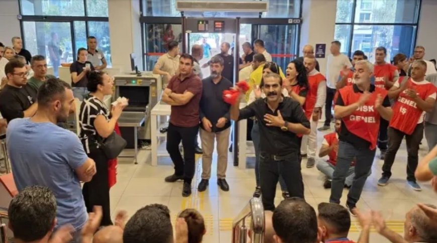 CHP'nin Yerel Yönetim Sistemi Çöküyor mu?  Üç Aydır Maaş Alamayan İşçiler Buca Belediyesi'ni İşgal Etti