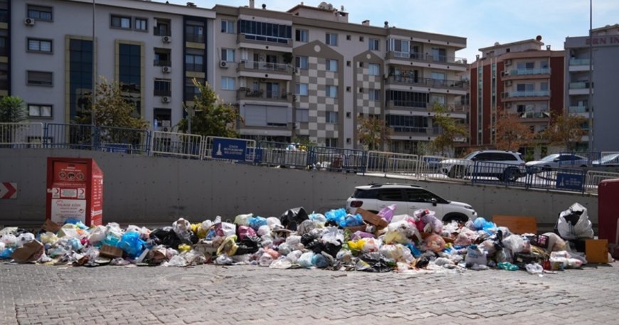 Karşıyaka’da çöp tepkisi büyüyor: Eylem bitti, koku ve yığınlar kaldı