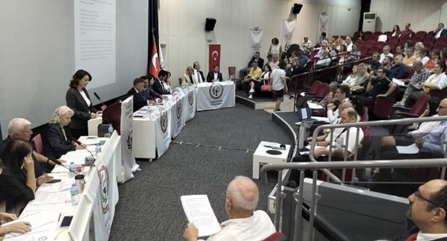 İzmir Eczacı Odası’nda Gerilimli Genel Kurul: “Canlı Yayın” Oylaması Krize Dönüştü