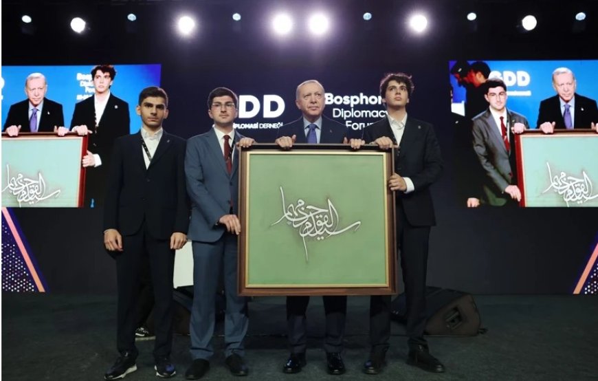 Ömer Tayyip Erdoğan, Ahmet Aziz Albayrak ve Selman Bilir sahnede