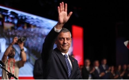 Özgür Özel’den Küçükçekmece mitinginde sert mesajlar: Türkiye’de patron halktır, geliyor Ekrem Başkan