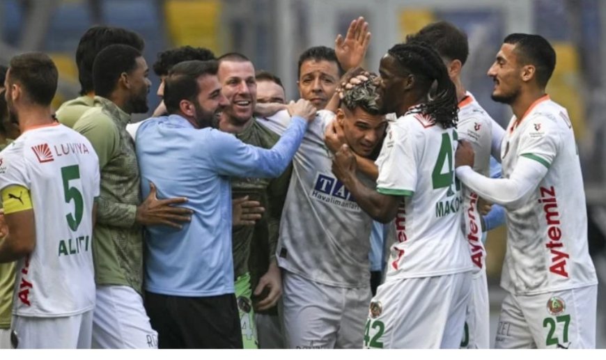 Paris’ten bir füze: Ianis Hagi’den 30 metrelik frikik, babası Hagi’yi hatırlattı