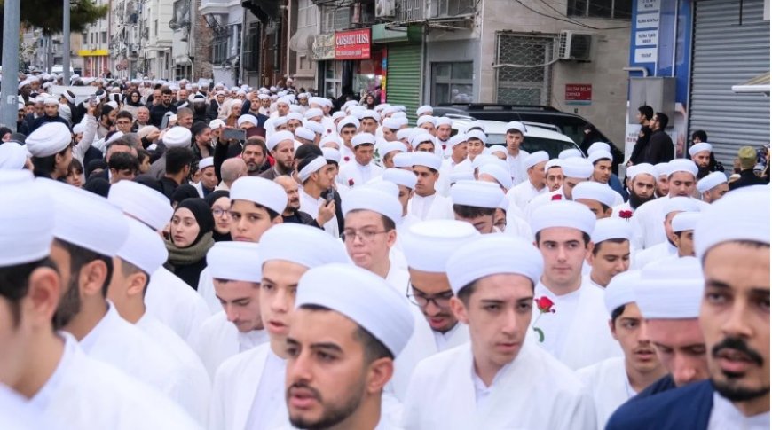Fatih’te icazet yürüyüşü: İsmailağa cemaati 318 öğrenciyle göründü