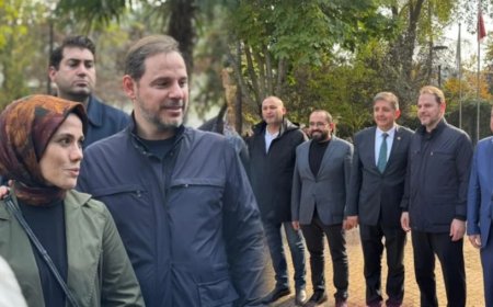 Berat Albayrak Bilecik’te Şeyh Edebali Türbesi’ni ziyaret etti