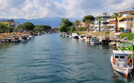 Akçay Altınkum Sahili’nde Yıkım Başladı: Köprü Cafe Beach Yıkılırken Siyasi Tartışma Büyüyor