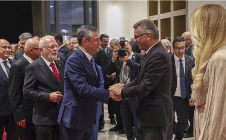 CHP Lideri Özel, KKTC’nin 42. Yıl Resepsiyonunda: Siyasi İlgili Yoğun