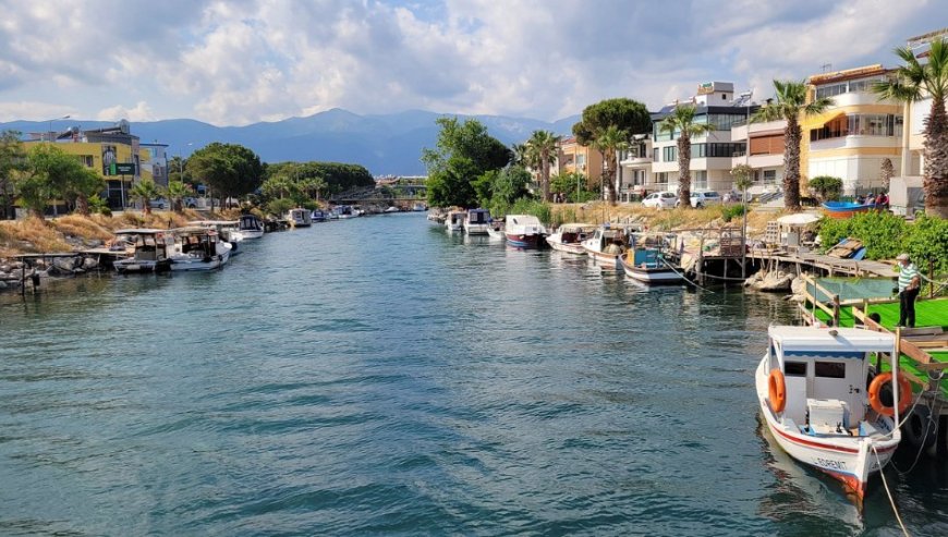 Akçay Altınkum Sahili’nde Yıkım Başladı: Köprü Cafe Beach Yıkılırken Siyasi Tartışma Büyüyor