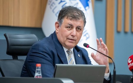 Vatandaştan Cemil Tugay'a iskele isyanı: Denizin dibi tuzak dolu