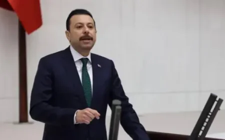 AK Partili Kaya'dan 'sarı kazık' tepkisi: Park yeri vatandaşa yasak