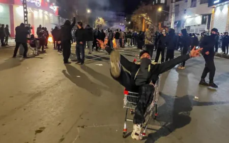 İran'da protestolar 11 şehre yayıldı: Rıza Pehlevi'den Trump'a teşekkür