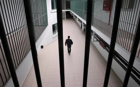 İzmir cezaevinde hükümlü saldırısı: 2 memur yaralandı