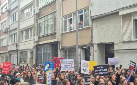 İstanbul'da katledilen Durdona Khokimova için protesto yürüyüşü