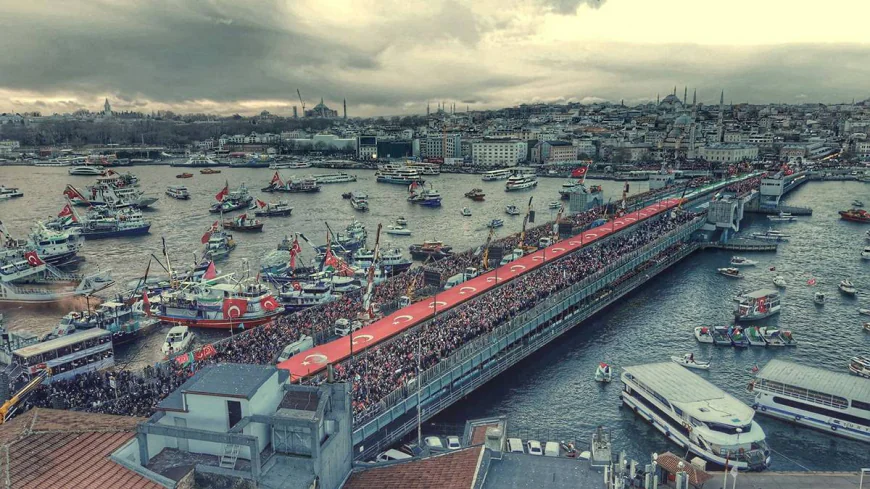 Bilal Erdoğan'dan Galata Köprüsü'nde güçlü boykot çağrısı