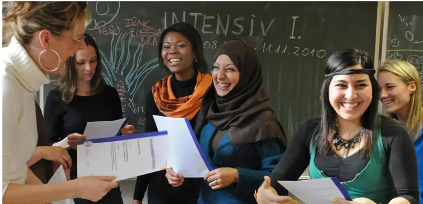 Almanya’da bütçe kısıtlaması: Uyum kursları gönüllülere ücretli oldu