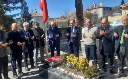 Şehit öğretmen Aybüke Yalçın kabri başında dualarla anıldı