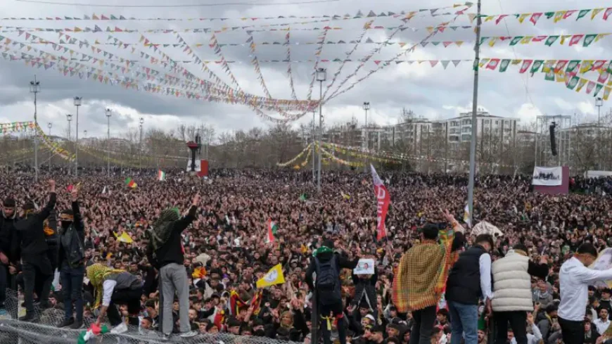 Diyarbakır'da Nevruz kutlamaları binlerin katılımıyla başladı