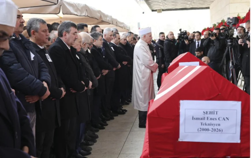 Özgür Özel'den Devlet Bahçeli'ye cenazede dikkat çeken uğurlama