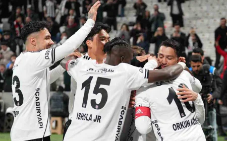 Beşiktaş sahasında Antalyaspor'u 4 golle geçti