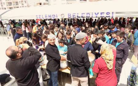 Selendi'de şehit öğretmen Ayla Kara için anma programı