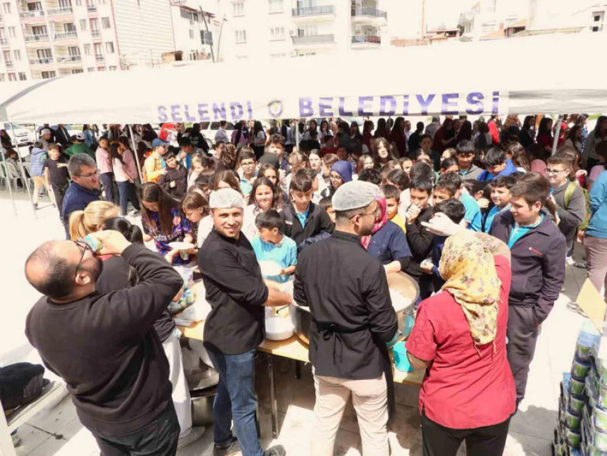 Selendi'de şehit öğretmen Ayla Kara için anma programı